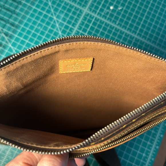 Louis Vuitton Monogram Pochette Bosphore - Picture 11 of 16